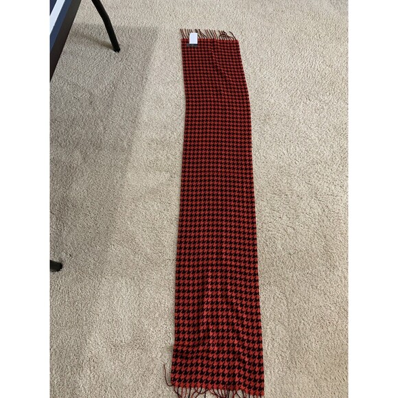 D & Y Softer Tan Cashmere Red/Black Houndstooth Pattern Scarf NEW - Picture 2 of 2